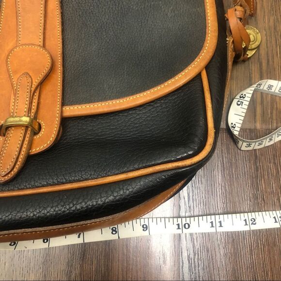 Dooney & Bourke Vintage AWL‎ Navy Crossbody Bag Tan Leather Rare Blue Purse Flap - Picture 2 of 12